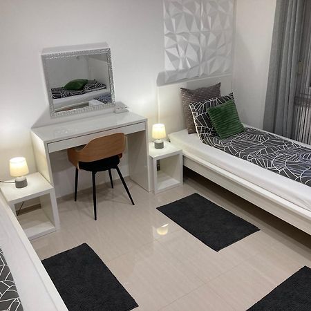 Apartman Sonas With Free Private Parking Karlovac Buitenkant foto