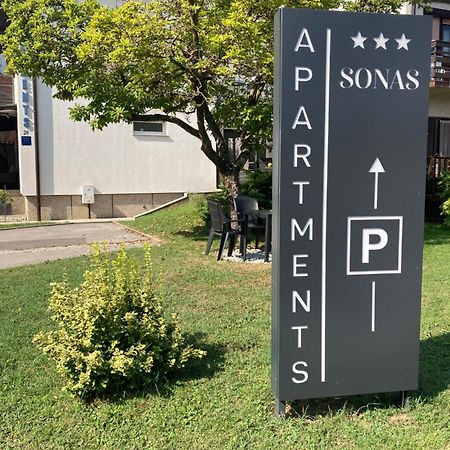 Apartman Sonas With Free Private Parking Karlovac Buitenkant foto